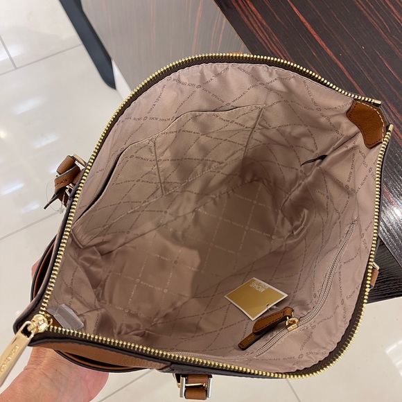 MICHAEL KORS CHARLOTTE LARGE TOP ZIP Tote bag   
Brown 
NWT - Picture 3 of 16
